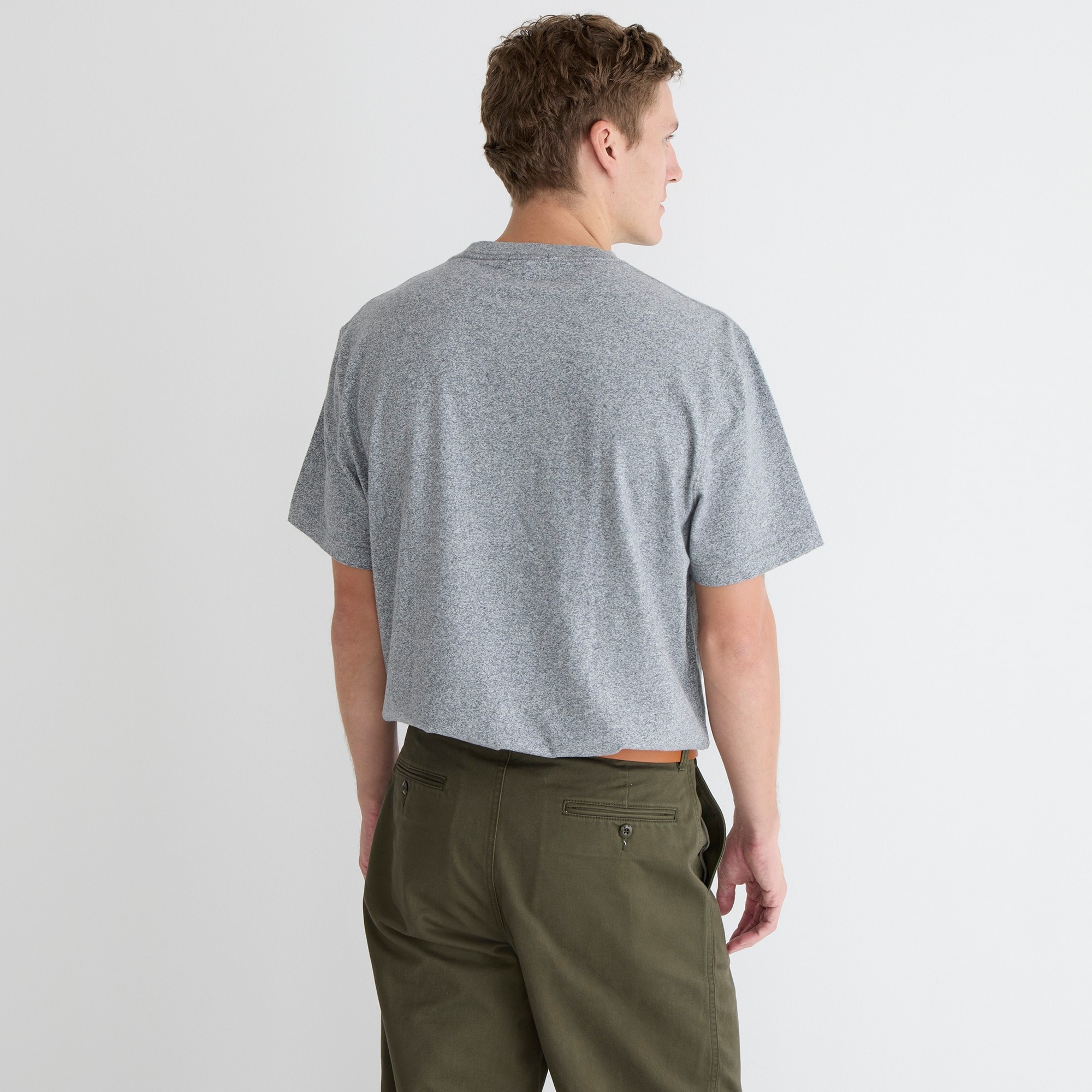 Relaxed premium-weight cotton no-pocket T-shirt