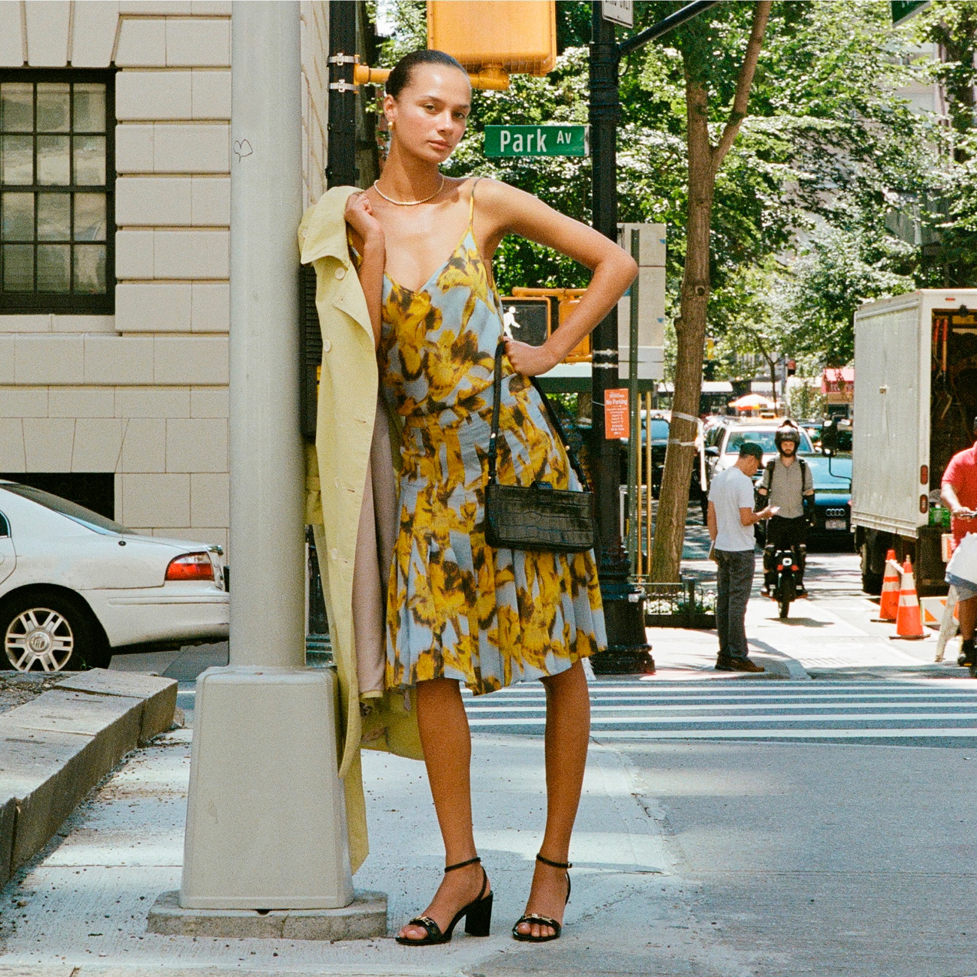  Pleated knee-length skirt in drapey viscose twill